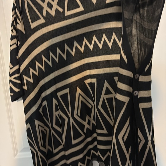 Molly Bracken Aztec Design Sweater/Poncho Style - One Size-Looks to fit XL or 2X - Picture 4 of 9